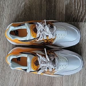 Air Huarache by Nike